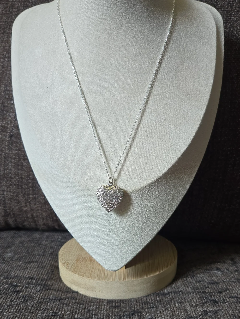 Vintage Delicate Silver Tone Heart Locket Floral Filigree Necklace